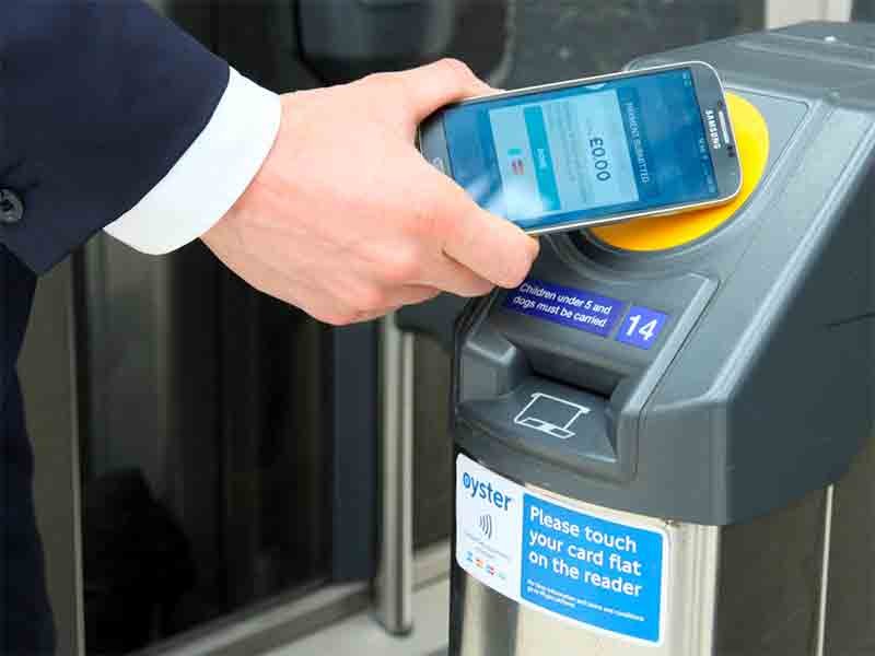 payment-contactless-metro-smartphone