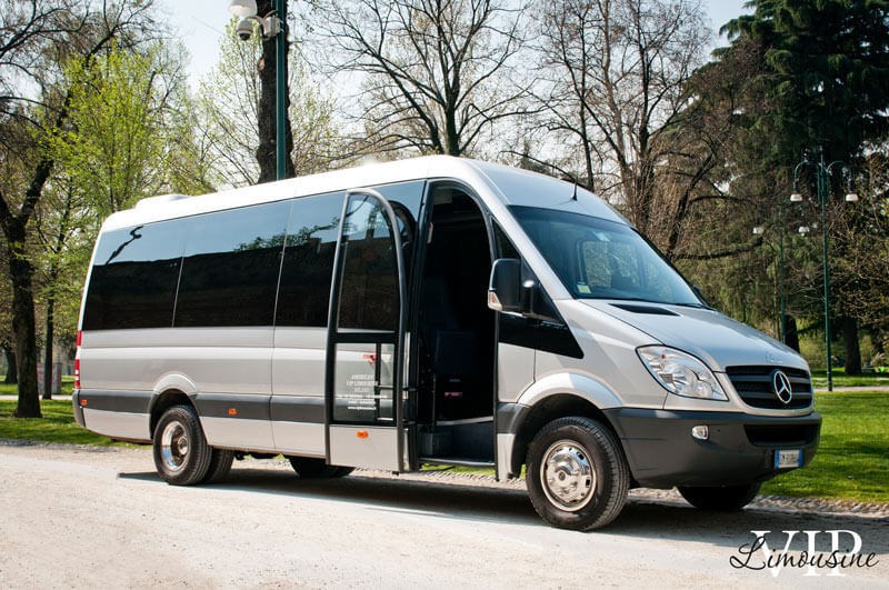 minibus-hire-with-driver-for-stag-and-hen-parties-03