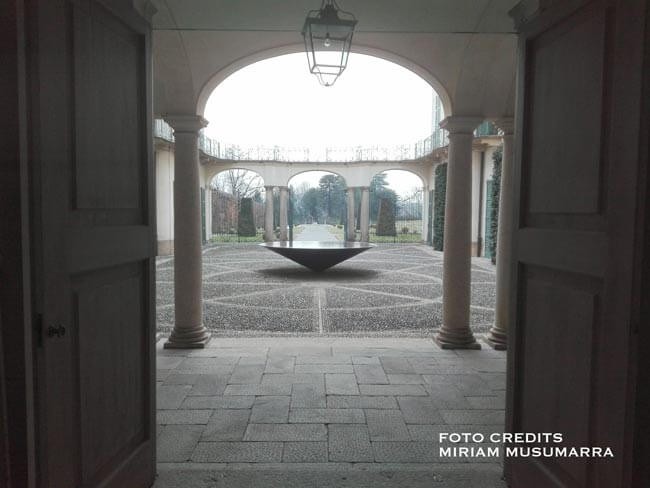 car-with-driver-hire-milan-villa-panza-04