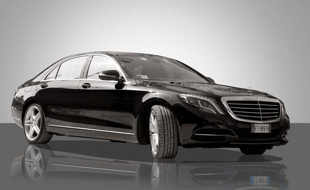 1.luxury-car-rental