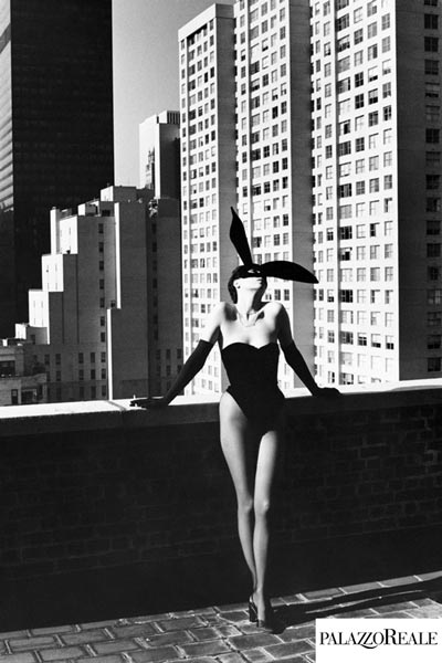 Car with driver Milan: exhibition by Helmut Newton Car with driver Milan: workart by Helmut Newton at Palazzo Reale