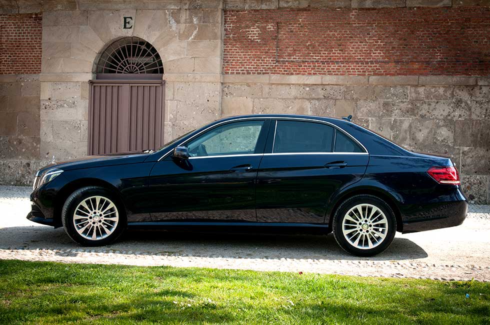 Mercedes E Class 220 Sport: side view