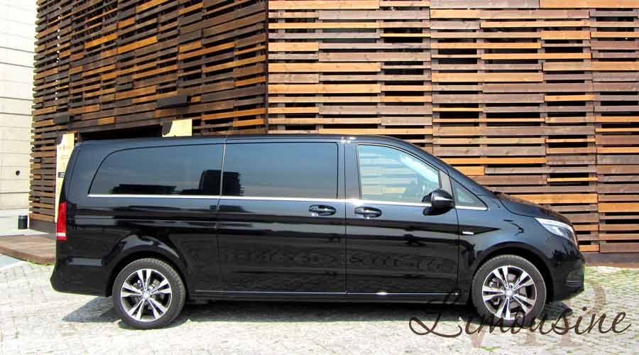 Mercedes V-Class 4Matic ExtraLong: side view