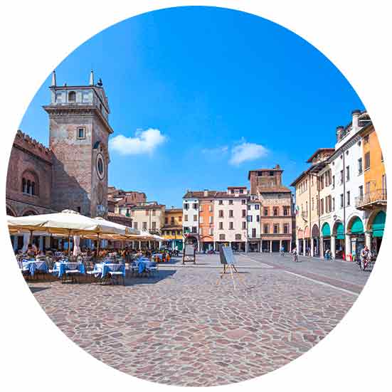 Piazza delle Erbe Mantova: 8 places not to be missed - Piazza delle Erbe