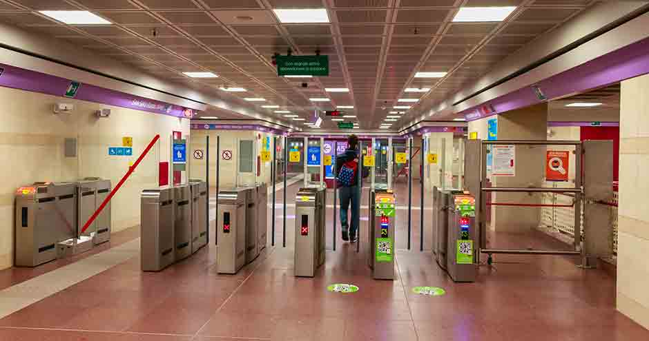Turnstiles for contactless payment in the metro of Milan