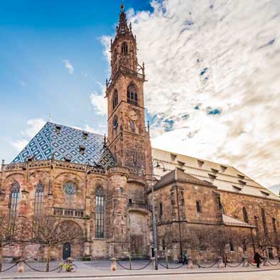 Bolzano: the perfect tour in a luxury car with driver!