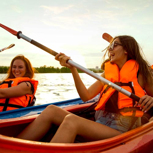 Luxury car rantal Milan: bachelorette party girls doing rafting