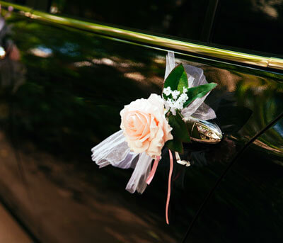 Car hiring for weddings - Decorate the car
