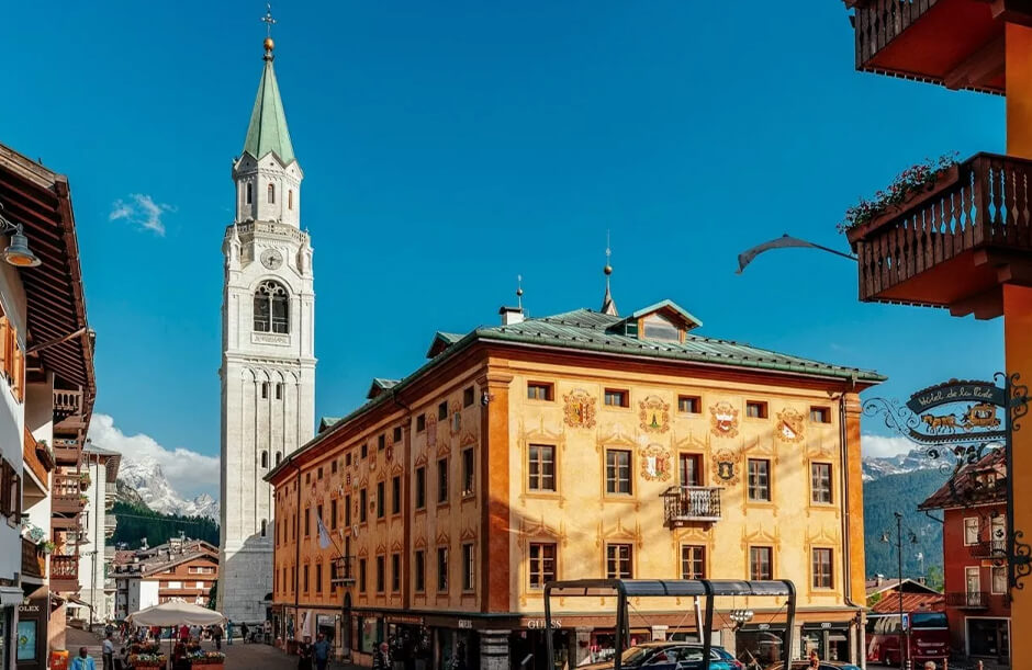 Car Rental with Driver Milan: We Take You to Shopping - Cortina d'Ampezzo Car Rental with Driver Milan: We Take You to Shopping - Cortina d'Ampezzo