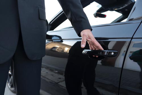 Car rental with private chauffeur in Milan