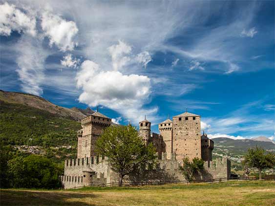 Tour of the castles in Valle d'Aosta: Castello di Fènis