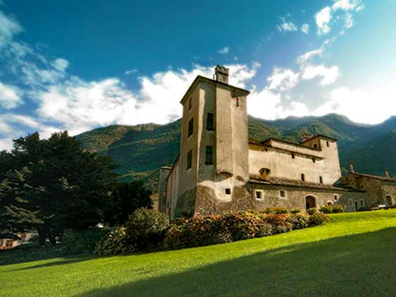 Tour of the castles in Valle d'Aosta: Castello di Issogne Tour of the castles in Valle d'Aosta: Castello di Issogne