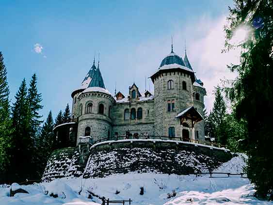 Tour of the castles in Valle d'Aosta: Castel Savoia