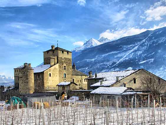 Tour of the castles in Valle d'Aosta: Castello Sarriod de La Tour Tour of the castles in Valle d'Aosta: Castello Sarriod de La Tour