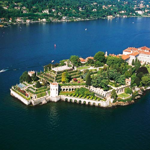 Discover Lake Maggiore in a luxury car with driver: Isola Bella - Borromean Islands