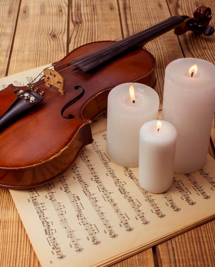 Living Milan: violin, candel and pentagram