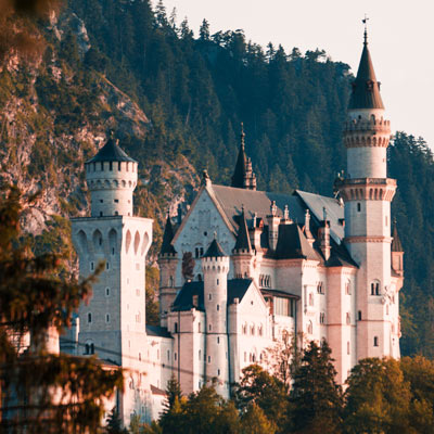 Destination Wedding: wedding in castle in Italy in a luxury car with driver Destination Wedding: wedding in castle in Italy in a luxury car with driver