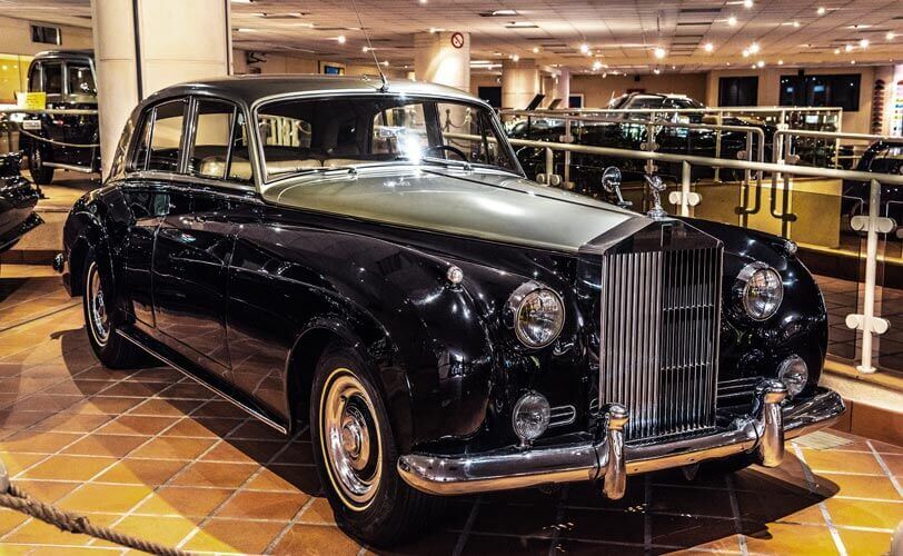 Rental with driver Milan: history of limousine