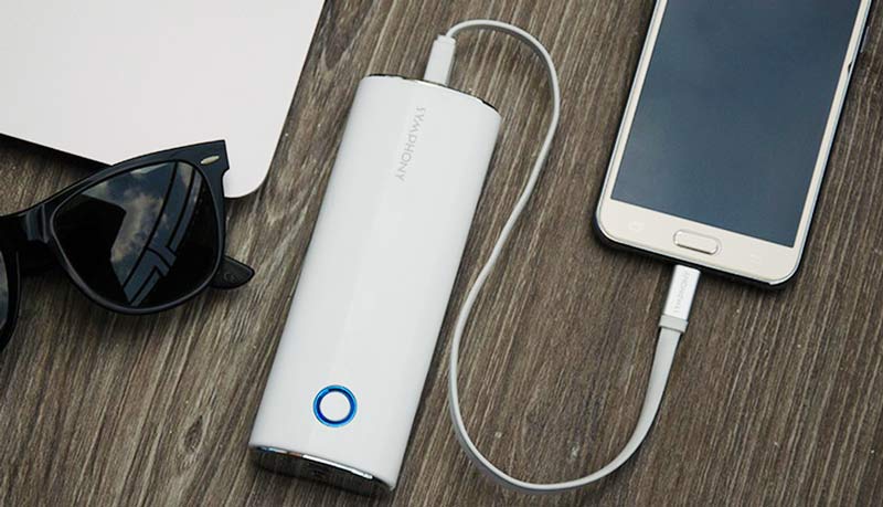 Useful advice when travelling by plane in full comfort  - Power bank for your Cell phone