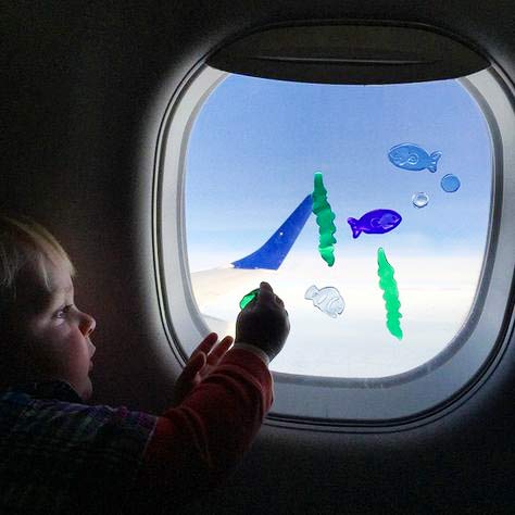 Useful advice when travelling by plane in full comfort - Keep your children busy