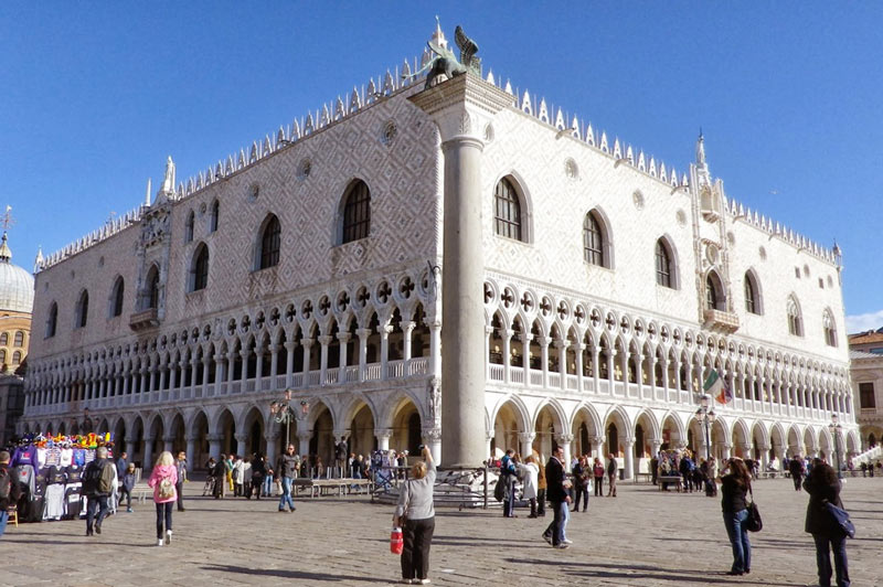 Venice tour by luxury car with driver – Doge’s Palace in Venice Venice tour by luxury car with driver – Doge’s Palace in Venice