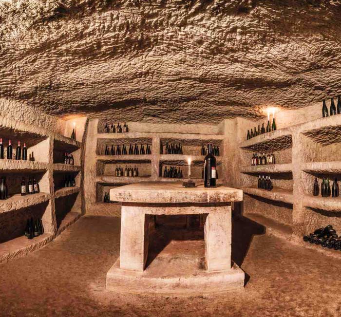 Tour of Piedmont, Italy by luxury car with driver: infernot Monferrato Tour of Piedmont, Italy by luxury car with driver: infernot Monferrato