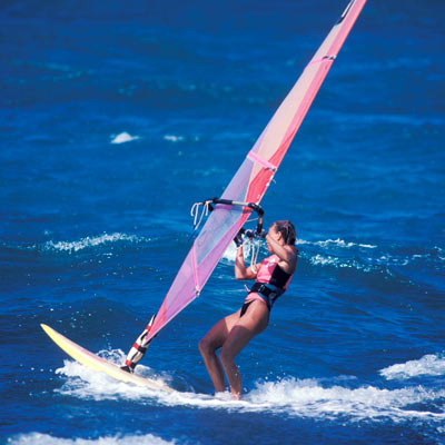 Sport estremi in auto a noleggio con conducente a Milano: Windsurf