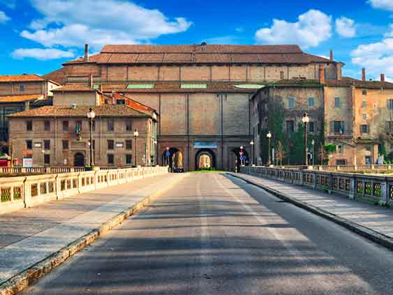 Visit Parma, art and gastronomy capital with Vip Limousine 
