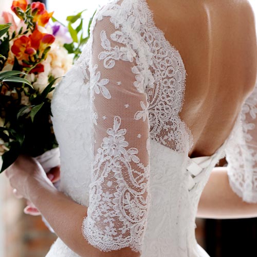 Wedding car hire Milan: dress bride ditail