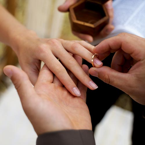 Wedding car hire Milan: wedding ring